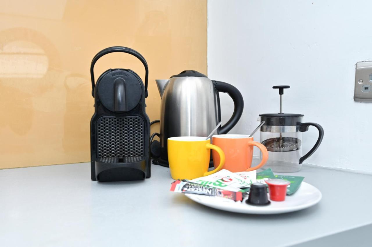 Soho, Piccadilly & Chinatown - Two Bedroom & Two Double Beds Apartment 런던 외부 사진